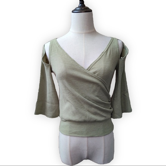 Open shoulder top - Picture 3 of 11